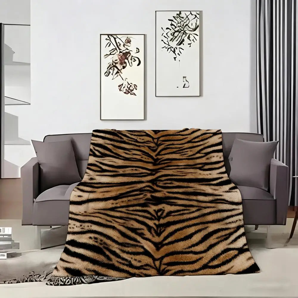 Animal Print Flannel Throw Blanket – Lightweight & Soft for Summer Cooling