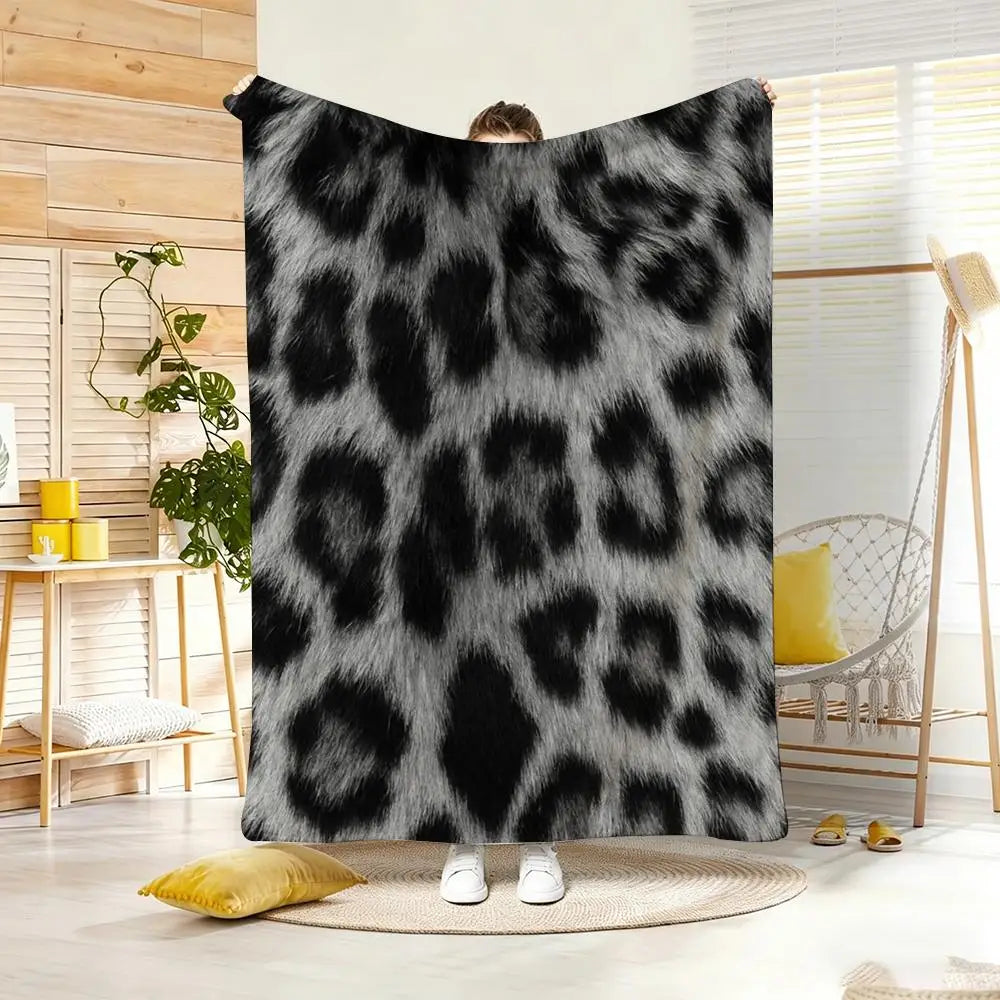 Animal Print Flannel Throw Blanket – Lightweight & Soft for Summer Cooling